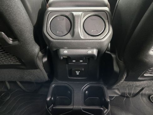 Used 2021 Jeep Gladiator Mojave AWD/4WD image 32