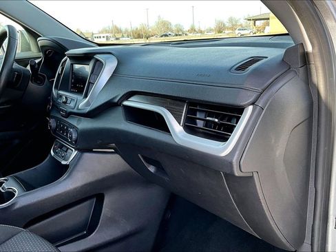Used 2024 GMC Terrain SLE image 14