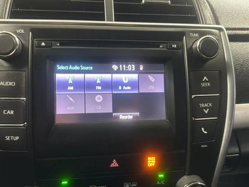 Used 2015 Toyota Camry SE FWD image 12