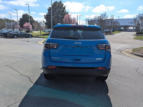 Used 2025 Jeep Compass Latitude image 6