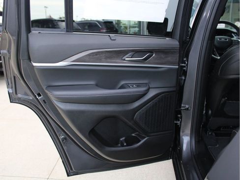 New 2025 Jeep Grand Cherokee Limited w/ Luxury Tech Group II image 27