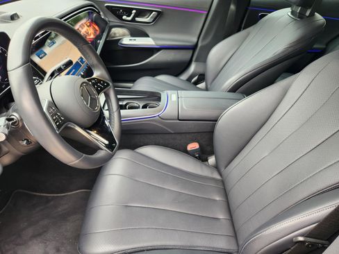 Used 2025 Mercedes-Benz E 350 4MATIC Sedan image 6