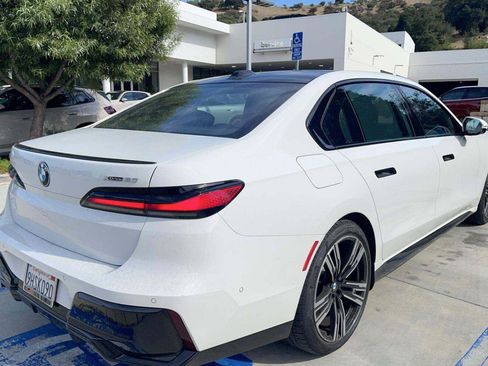 Used 2023 BMW i7 xDrive60 AWD/4WD image 6