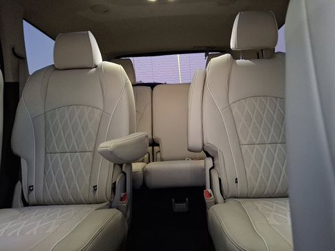 Certified 2024 Buick Enclave Avenir w/ Avenir Technology Package image 19