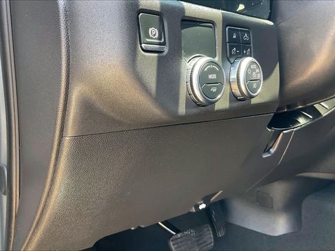 Used 2025 GMC Sierra 1500 SLT RWD image 35