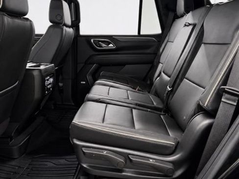Used 2023 GMC Yukon SLT w/ SLT Luxury Package AWD/4WD image 22