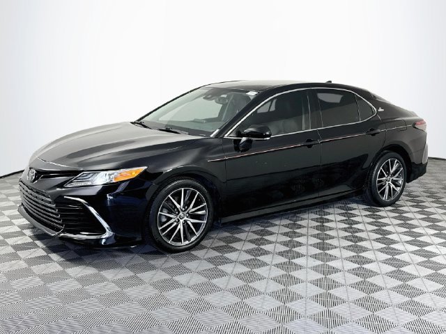Used 2022 Toyota Camry XLE FWD image 4