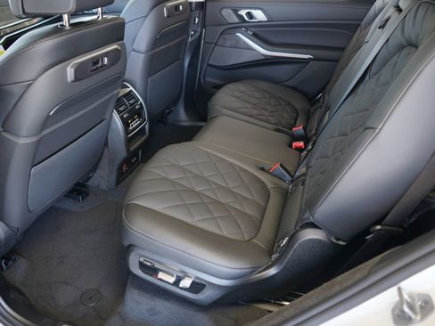 Used 2026 BMW X7 xDrive40i w/ Premium Package AWD/4WD image 19