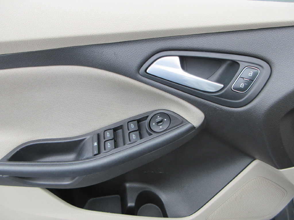 Used 2016 Ford Focus SE FWD image 21