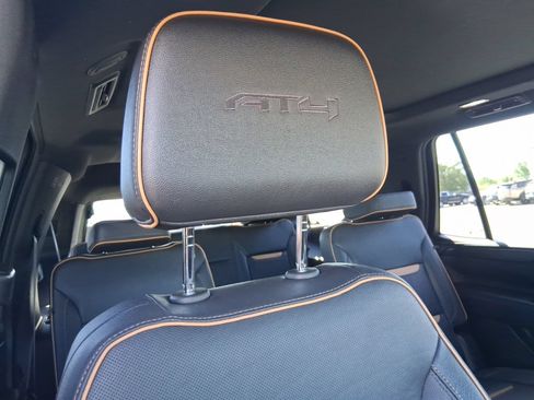 Used 2023 GMC Yukon AT4 w/ AT4 Premium Plus Package AWD/4WD image 17