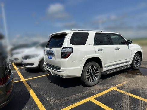 Used 2016 Toyota 4Runner Limited AWD/4WD image 3