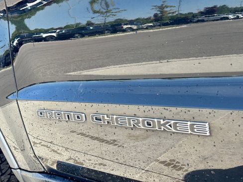 Used 2017 Jeep Grand Cherokee Limited AWD/4WD image 15