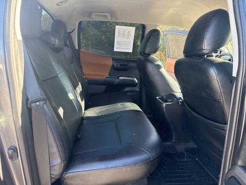 Used 2017 Toyota Tacoma SR5 image 28