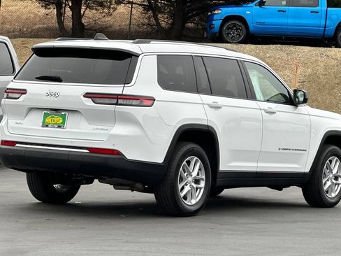 Used 2023 Jeep Grand Cherokee L Laredo w/ Luxury Tech Group I AWD/4WD image 4
