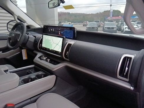 New 2025 Ford Expedition Active image 35