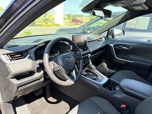 Used 2024 Toyota RAV4 SE w/ Weather & Moonroof Package AWD/4WD image 9