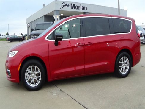 Certified 2025 Chrysler Pacifica Select FWD image 1