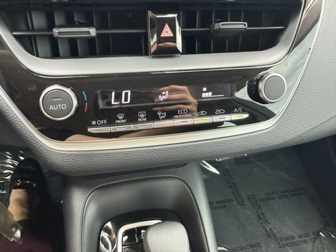 Certified 2025 Toyota Corolla LE FWD image 10