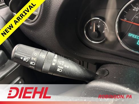 Used 2018 Jeep Wrangler Unlimited Rubicon w/ Connectivity Group image 19