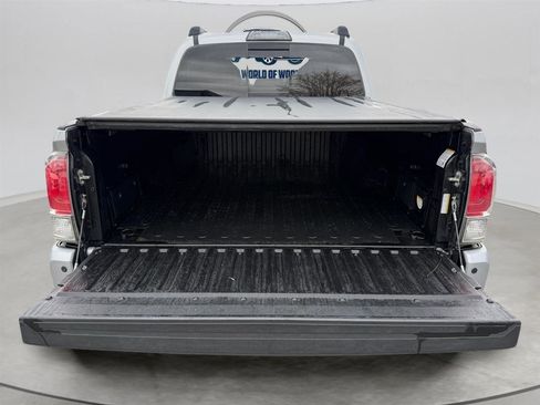 Used 2017 Toyota Tacoma Limited w/ Tow Package image 11