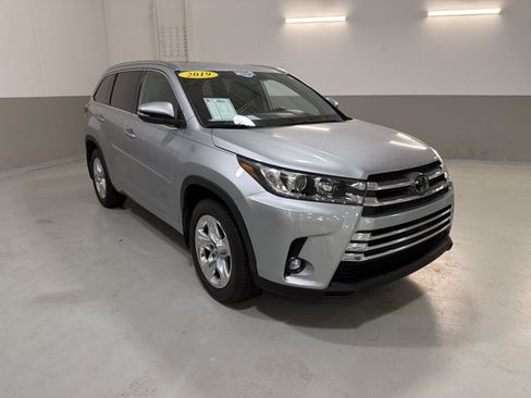 Used 2019 Toyota Highlander Limited w/ Protection Package #3 AWD/4WD image 4