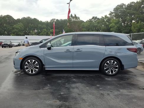 Used 2025 Honda Odyssey Elite image 3