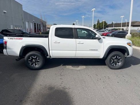 Used 2021 Toyota Tacoma TRD Off-Road w/ Technology Package image 4