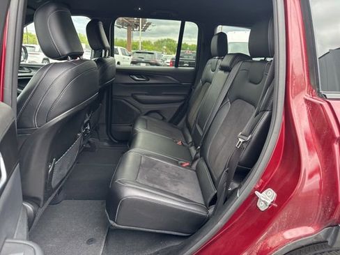 Used 2023 Jeep Grand Cherokee Altitude AWD/4WD image 13