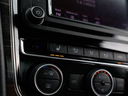 Used 2018 Volkswagen Passat 2.0T SE image 33