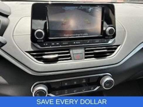 Used 2024 Nissan Altima 2.5 S FWD image 11