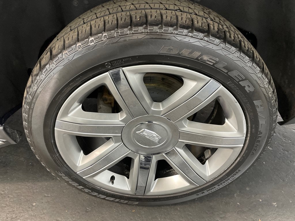 Used 2019 Cadillac Escalade ESV Luxury AWD/4WD image 16