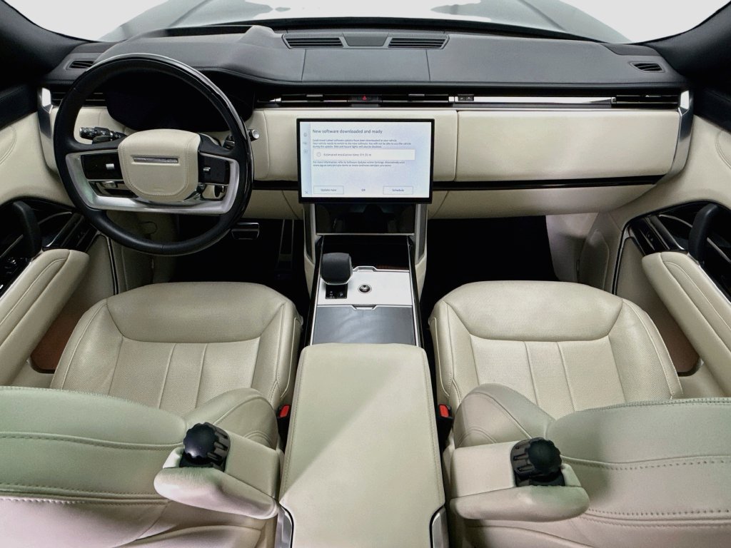 Used 2025 Land Rover Range Rover SE AWD/4WD image 15