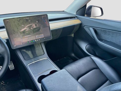 Used 2022 Tesla Model Y Performance AWD/4WD image 23