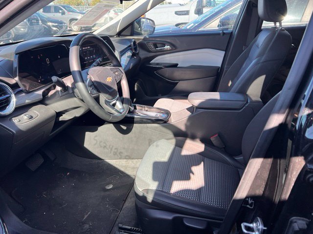Used 2025 Chevrolet Trax LT w/ LT Convenience Package FWD image 8