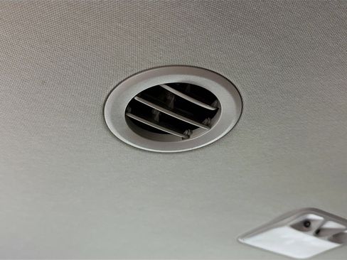 Used 2024 Kia Carnival LX image 26