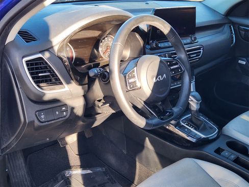 Certified 2023 Kia Seltos SX w/ SX Sunroof Package image 2