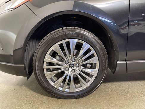 Certified 2022 Toyota Venza Limited AWD/4WD image 11