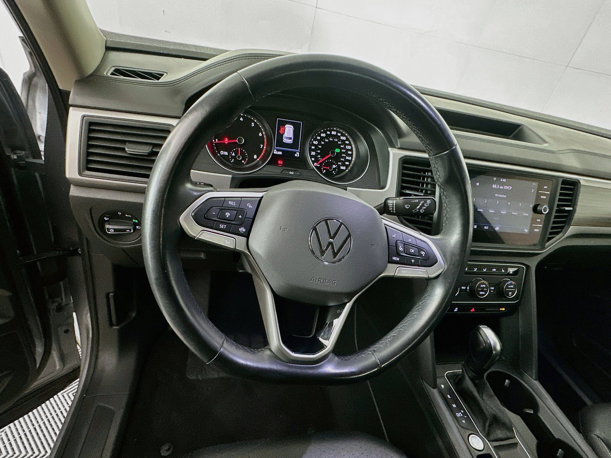 Used 2021 Volkswagen Atlas SE w/ Towing Package FWD image 18
