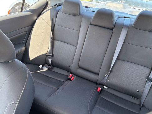 Used 2025 Nissan Altima 2.5 SV FWD image 40