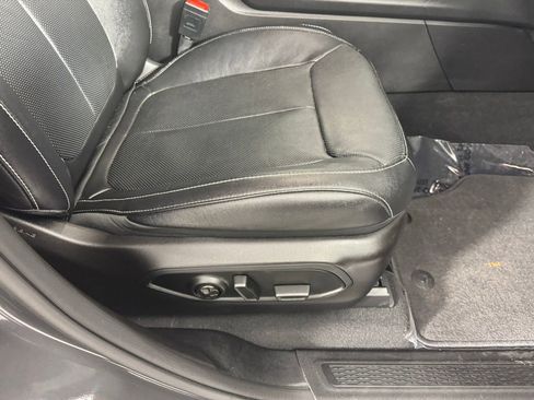 Used 2023 Jeep Grand Cherokee L Limited w/ Luxury Tech Group II image 34