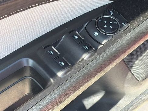 Used 2020 Ford Fusion SE w/ Equipment Group 151A image 18