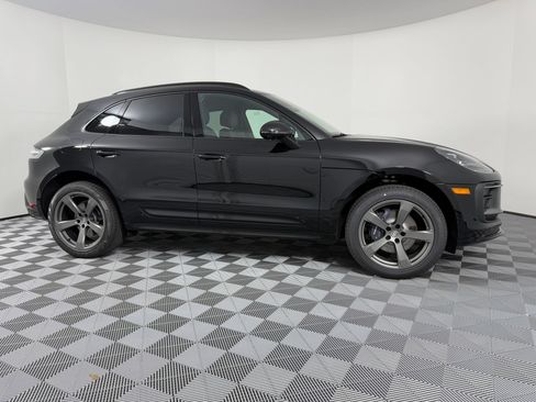Certified 2026 Porsche Macan AWD/4WD image 8