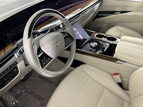 Used 2025 Cadillac Escalade Sport Platinum image 9