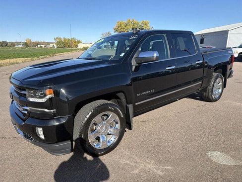 Used 2017 Chevrolet Silverado 1500 LTZ Z71 w/ LTZ Plus Package image 2