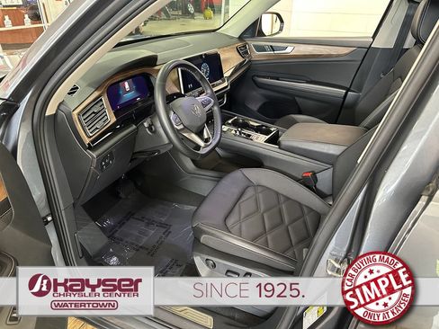 Used 2025 Volkswagen Atlas SE AWD/4WD image 9