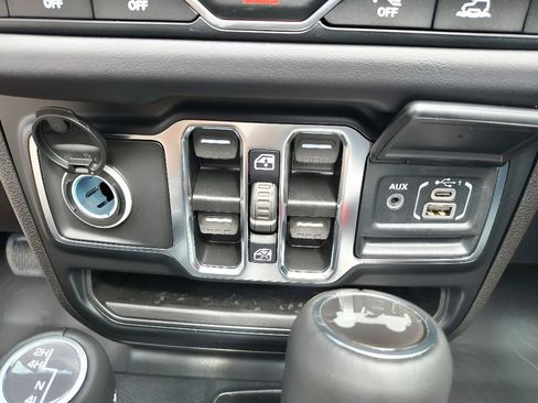 New 2025 Jeep Wrangler Sahara image 27