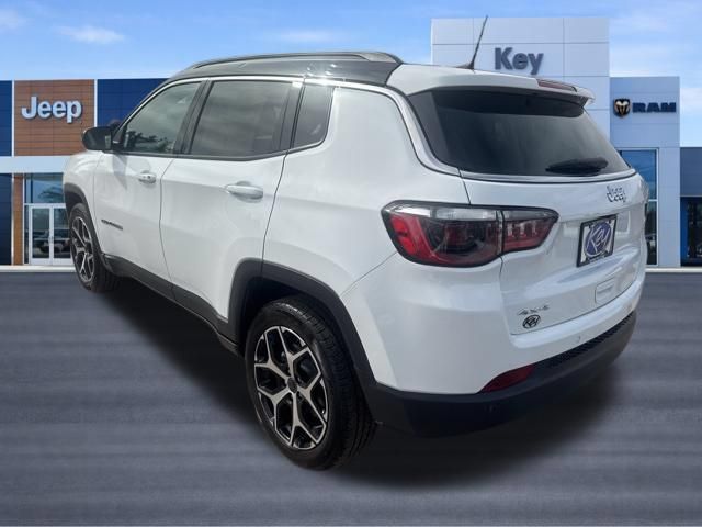 Used 2025 Jeep Compass Limited AWD/4WD image 4