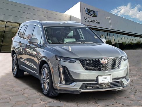 Used 2023 Cadillac XT6 Premium Luxury image 5