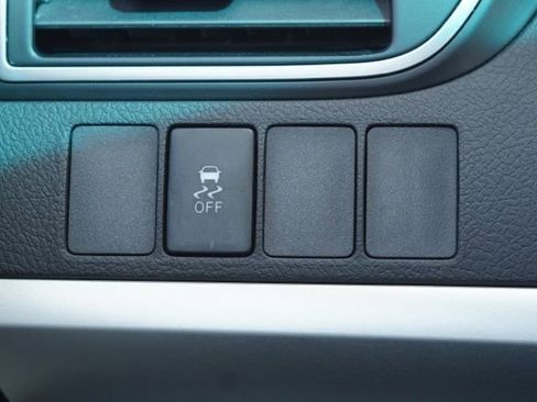 Used 2015 Toyota Camry SE w/ Moonroof Package image 18