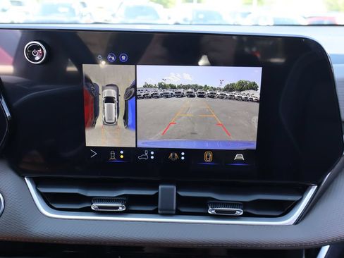 New 2027 Chevrolet Equinox LT w/ Convenience Package II FWD image 13